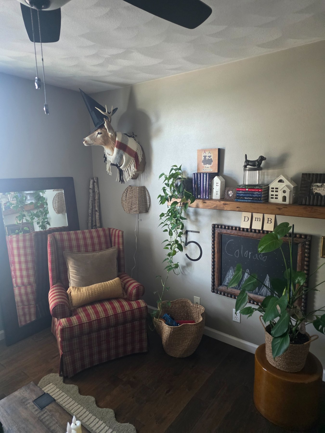 The sitting room, another view